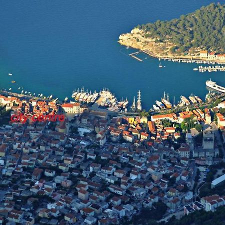 Apartment For 6 In Makarska Centar Esterno foto
