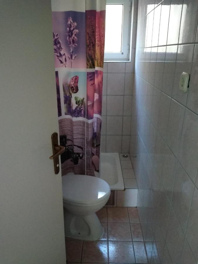 Apartment For 6 In Makarska Centar Esterno foto