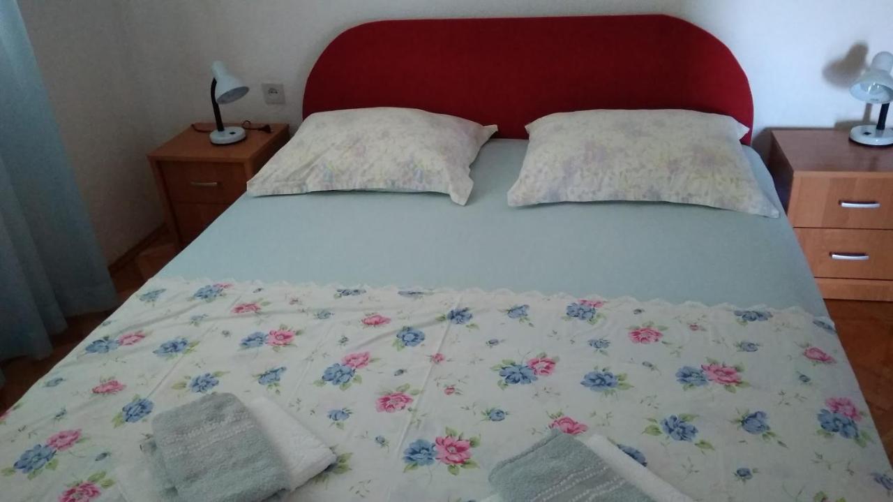 Apartment For 6 In Makarska Centar Esterno foto