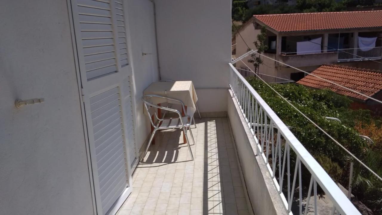 Apartment For 6 In Makarska Centar Esterno foto