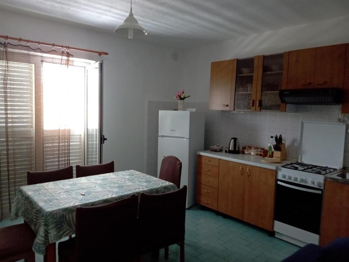 Apartment For 6 In Makarska Centar Esterno foto