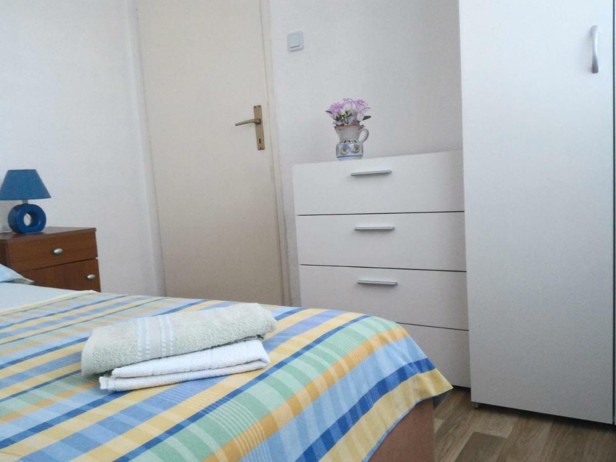 Apartment For 6 In Makarska Centar Esterno foto