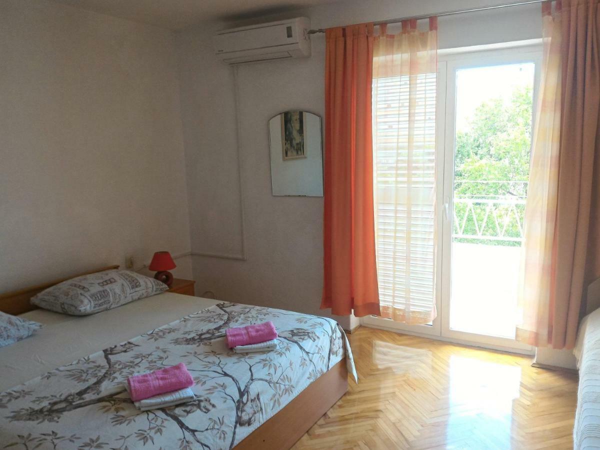 Apartment For 6 In Makarska Centar Esterno foto