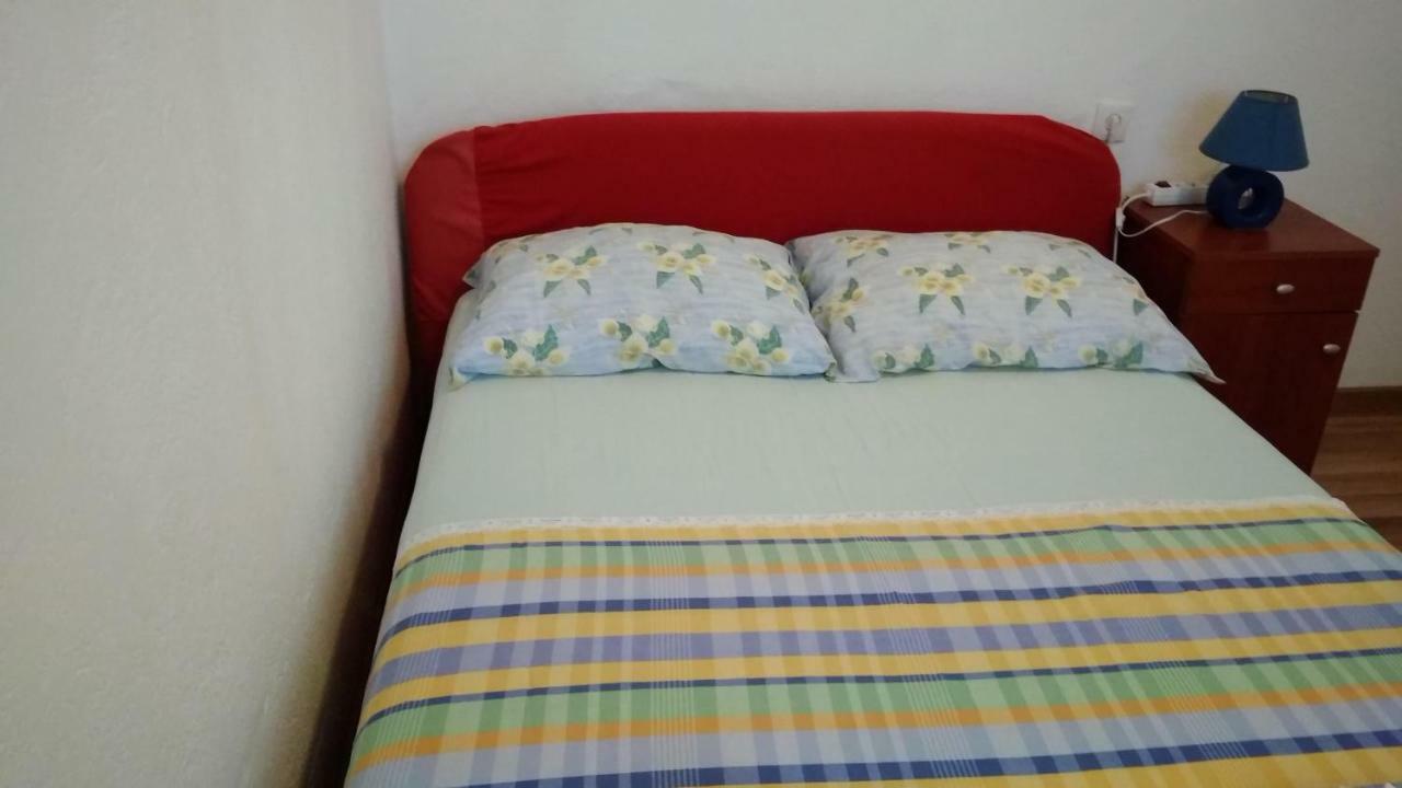 Apartment For 6 In Makarska Centar Esterno foto