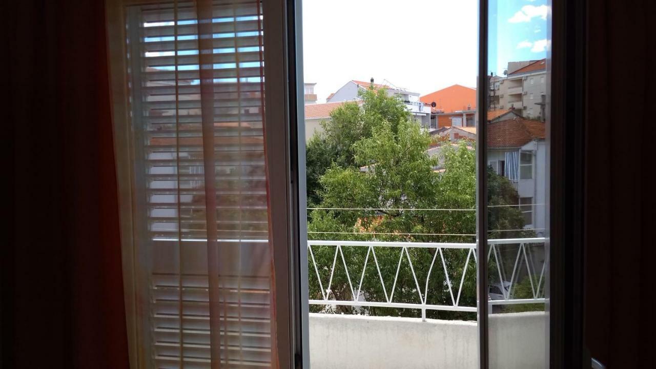 Apartment For 6 In Makarska Centar Esterno foto