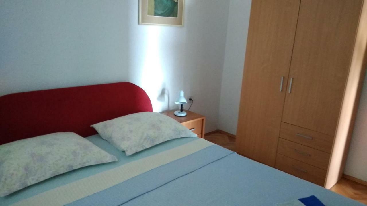 Apartment For 6 In Makarska Centar Esterno foto