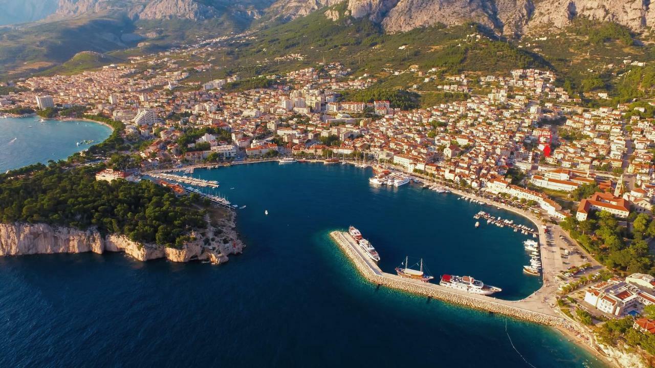 Apartment For 6 In Makarska Centar Esterno foto